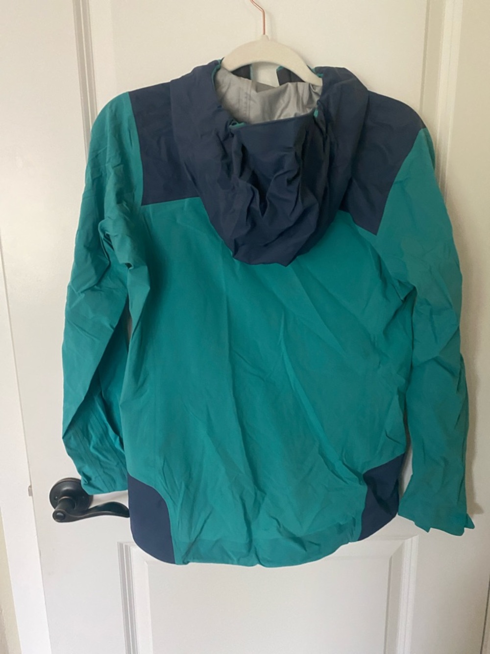Mountain Hardwear Teal and Navy Waterproof Jacket - Picture 3 of 3